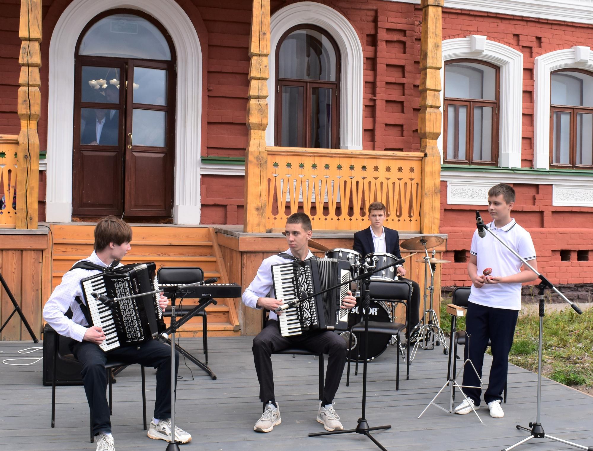 «Славе – не меркнуть. Традициям – жить!» «Славе – не меркнуть. Традициям – жить!»